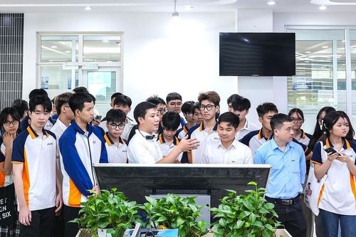 Chia sẻ tài nguyên giáo dục mở: Giảng viên mất độc quyền hay nâng tầm uy tín học thuật?