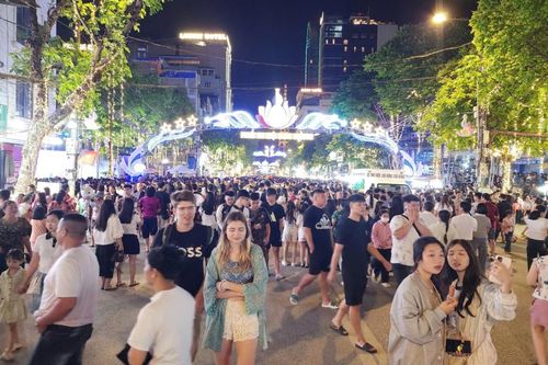 Du lịch khởi sắc, tạo đà phát triển bền vững