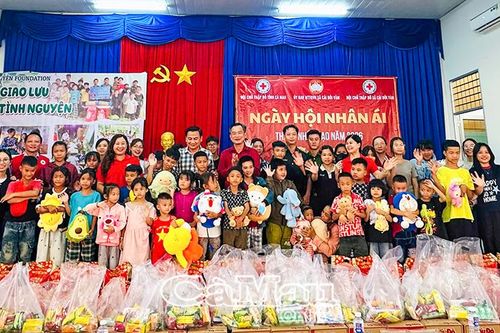 'Ngày hội Nhân ái' lan tỏa yêu thương tại xã Cái Đôi Vàm