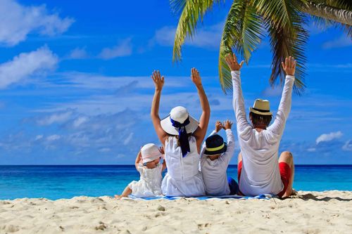 Du lịch cùng con nhỏ dịp hè: 8 điều cha mẹ cần chuẩn bị để chuyến đi không thành 'ác mộng'