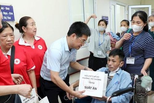 Hành trình nhân ái từ những căn bếp nghĩa tình của người dân Phú Thượng