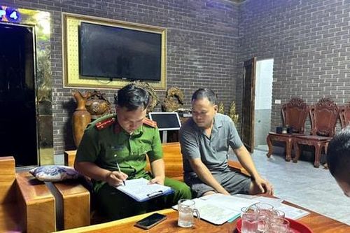 Xã Tây Phương: Buộc dừng hoạt động 9 cơ sở karaoke và 'hát cho nhau nghe'