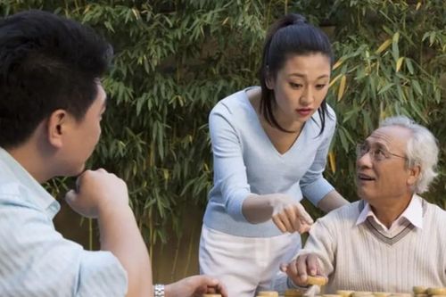Nghỉ hưu sống ở nhà con gái, tôi khiến con rể nể phục nhờ 3 nguyên tắc