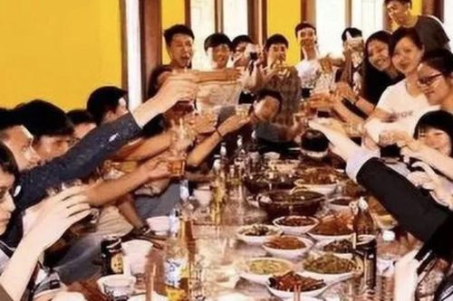 Sau buổi họp lớp, vì câu nói của 'hoa khôi' lúc nửa đêm tôi lập tức rời nhóm chat