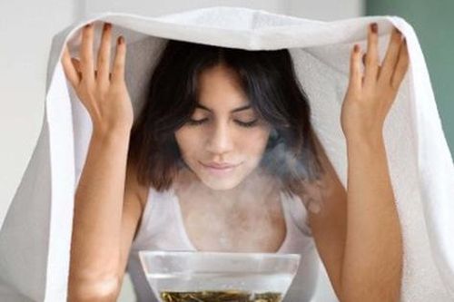5 tác dụng của việc xông hơi ngải cứu cho da mặt