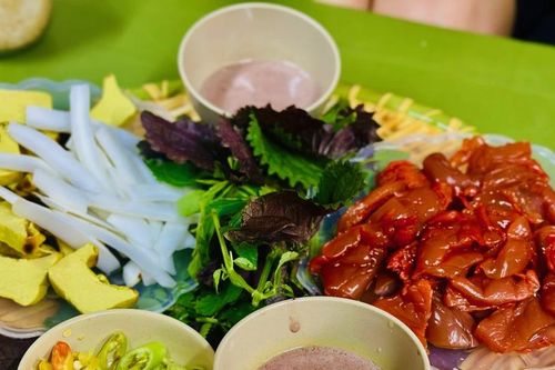 Mùa sứa đỏ trên phố....