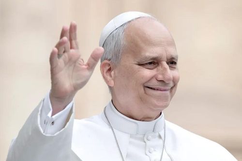 Giày Nike trên chân Giáo hoàng Leo XIV gây sốt