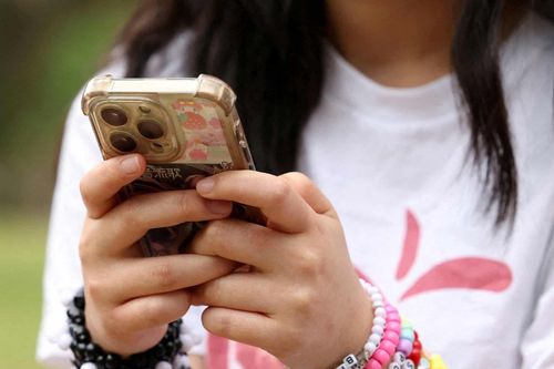 Những vấn đề ở quốc gia đầu tiên cấm trẻ em dùng mạng xã hội