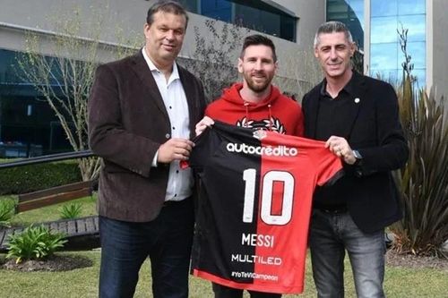 CLB cũ của Messi nguy cơ phá sản