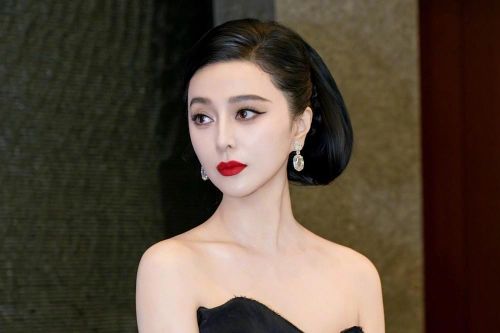 Mỹ nhân làm náo loạn trung tâm thương mại