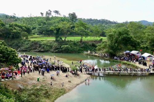 Nhộn nhịp tại phiên 'Chợ tình' độc đáo giữa đại ngàn Thái Nguyên