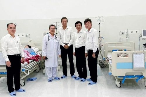 Giữ nhịp sống cho bệnh nhân suy thận nơi đảo xa