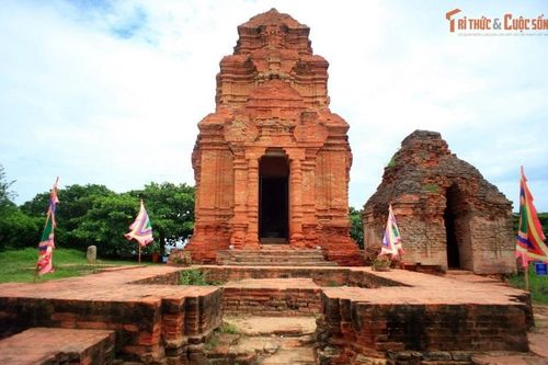 Tháp Chăm luôn quay về phía mặt trời mọc, điều huyền diệu ẩn giấu phía sau