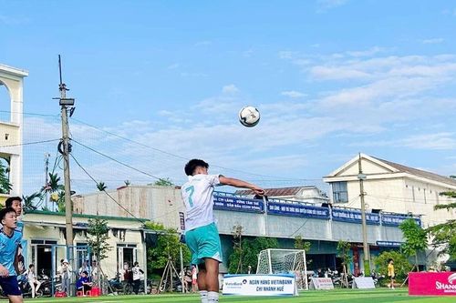 Sôi nổi khai mạc Giải bóng đá sinh viên Huế tranh Cúp Intrase lần thứ I