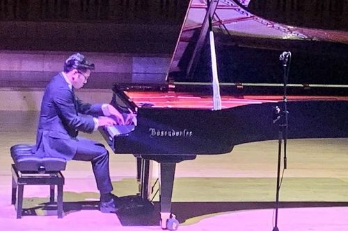 Đêm độc tấu ấn tượng của nghệ sĩ piano Lưu Hồng Quang tại Hà Nội