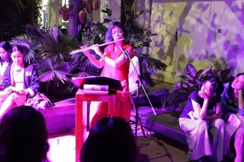 Cuộc du hành đêm Hè cùng văn chương châu Âu