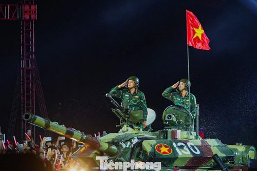 20.000 người đổ về Mỹ Đình xem dàn khí tài quân sự