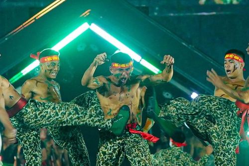 Hơn 20 ca sĩ hát đến nửa đêm ở Mỹ Đình