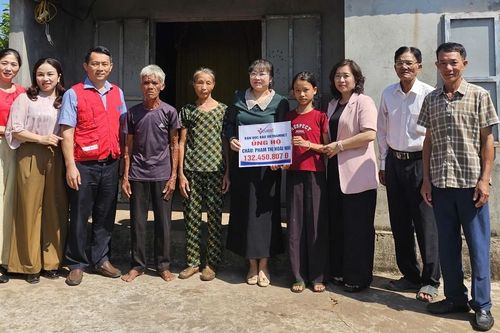 Được bạn đọc giúp đỡ hơn 132 triệu đồng, cô bé ở Quảng Trị đã có tiền phẫu thuật