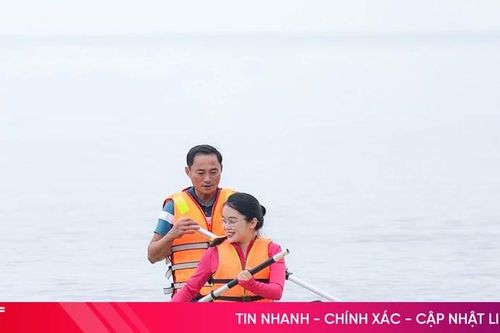 Thích thú trải nghiệm chèo SUP trên biển Thạch Khê