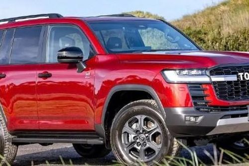Toyota Land Cruiser hybrid chính thức ra mắt