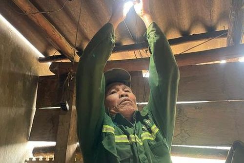 'Cả đời chưa từng thấy tivi, điện thoại…': Nhiều bản làng ở Thanh Hóa vẫn 'trắng điện' giữa thời đại số