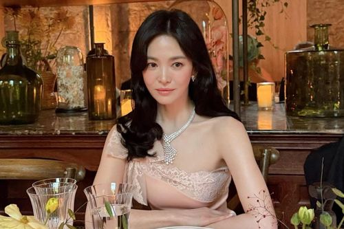 Song Hye Kyo chúc phúc tới hai người đặc biệt