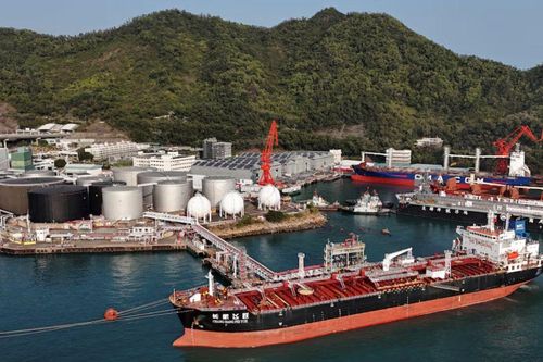 Nhập khẩu năng lượng Trung Quốc giảm mạnh trong tháng 4 do chiến sự Iran