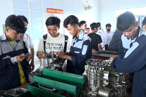 Trường Trung cấp An Giang 1 tổ chức Ngày hội Tư vấn hướng nghiệp, tuyển sinh