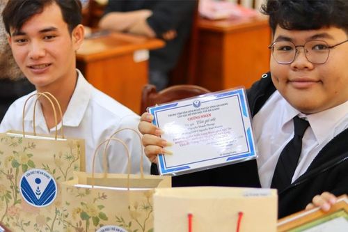 'Nhịp thở phù sa' của văn chương trẻ