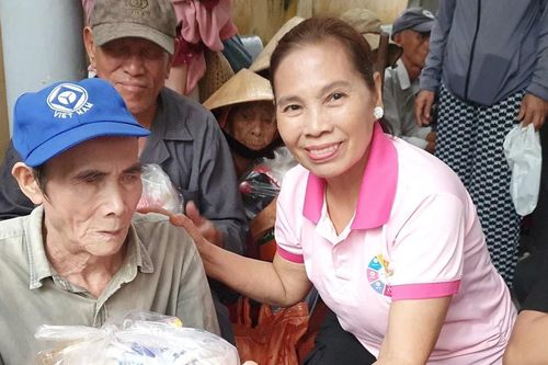 Gia Lai: Tặng 230 suất quà cho người mù và nạn nhân chất độc da cam