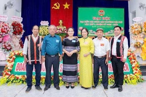 Già làng - Cầu nối bền chặt giữa ý Đảng và lòng dân