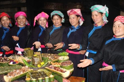 Bản Liền tổ chức trình diễn mâm cơm gia đình tiêu biểu