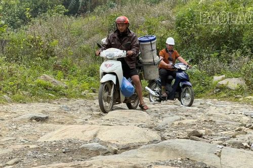 Gian nan cung đường ở xã Ngũ Chỉ Sơn