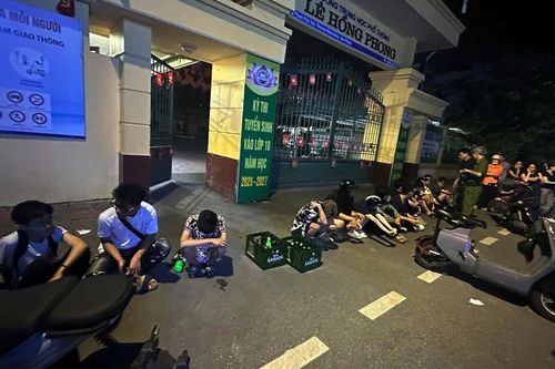 Ngăn vụ ẩu đả bằng vỏ chai bia giữa trung tâm Hải Phòng