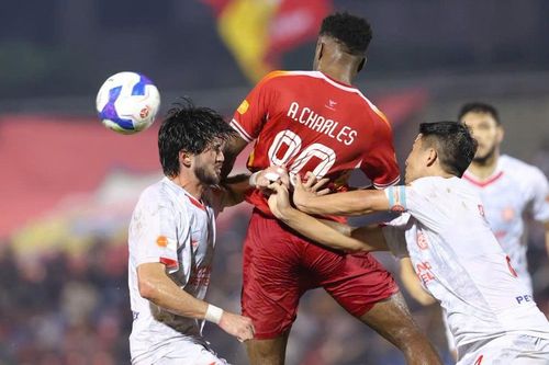 V-League: Bùi Tiến Dũng lập cú đúp, Thể Công Viettel thắng nhẹ Hà Tĩnh