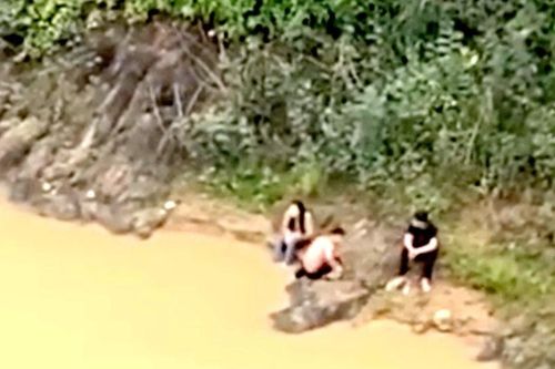 Nghệ An: Hai nam sinh dũng cảm lao mình xuống sông cứu bạn nhảy cầu