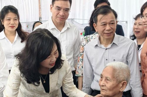 Chương trình khám bệnh miễn phí 'Vì một Việt Nam khỏe mạnh hơn'