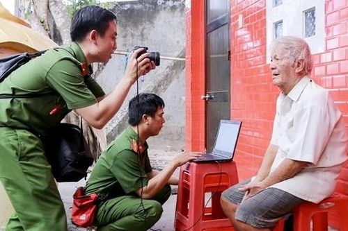 Thẻ căn cước - điểm tựa cho những mảnh đời gian khó