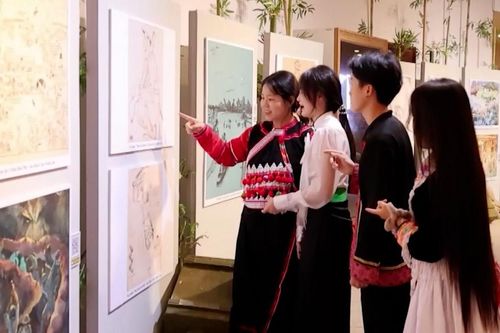 Triển lãm 'Từ ký họa chiến trường đến sắc màu đương đại'