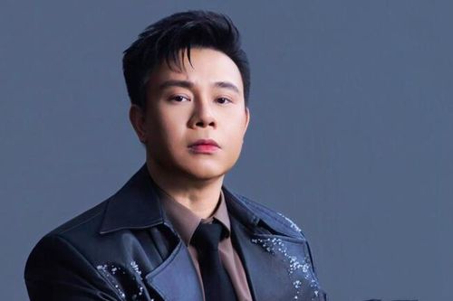 Nam ca sĩ 10 tỷ view thi 'Chông gai': Từng bán nhà, chật vật gánh nợ thay mẹ