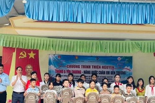 Hội CTĐ xã Chương Dương chia sẻ yêu thương đến học sinh vùng cao Sơn La