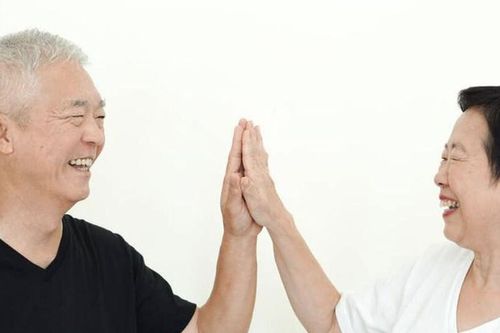 Người có tuổi già hạnh phúc thường sớm buông bỏ được 4 thứ này