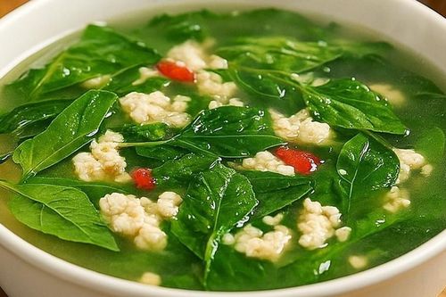 Loại lá nhiều gia đình trồng ở ban công, chế biến thành món ngon tốt cho xương khớp tuổi trung niên
