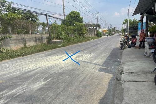 Người đàn ông 69 tuổi đem can xăng ra đường châm lửa tự thiêu