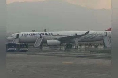 Máy bay của Turkish Airlines cháy lốp khi hạ cánh tại sân bay Nepal