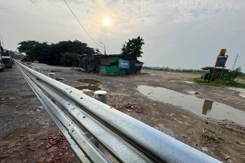 Giải tỏa bãi xe tải tự phát rộng hàng nghìn m2 tại xã Phú Xuyên