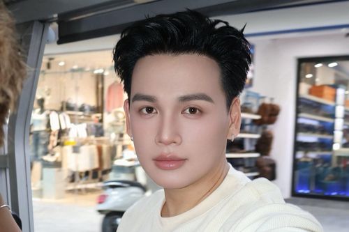 Nguyễn Trần Trung Quân lên tiếng về hình ảnh thuốc lá điện tử