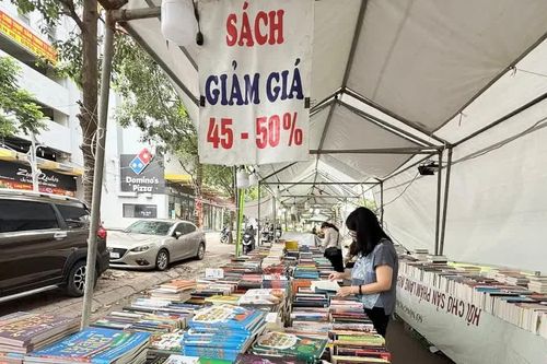 Vạch trần 'ma trận' sách lậu đội lốt hội chợ sách cũ