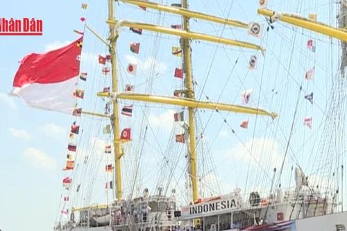 [Video] Tàu buồm hải quân Indonesia thăm TP Hồ Chí Minh